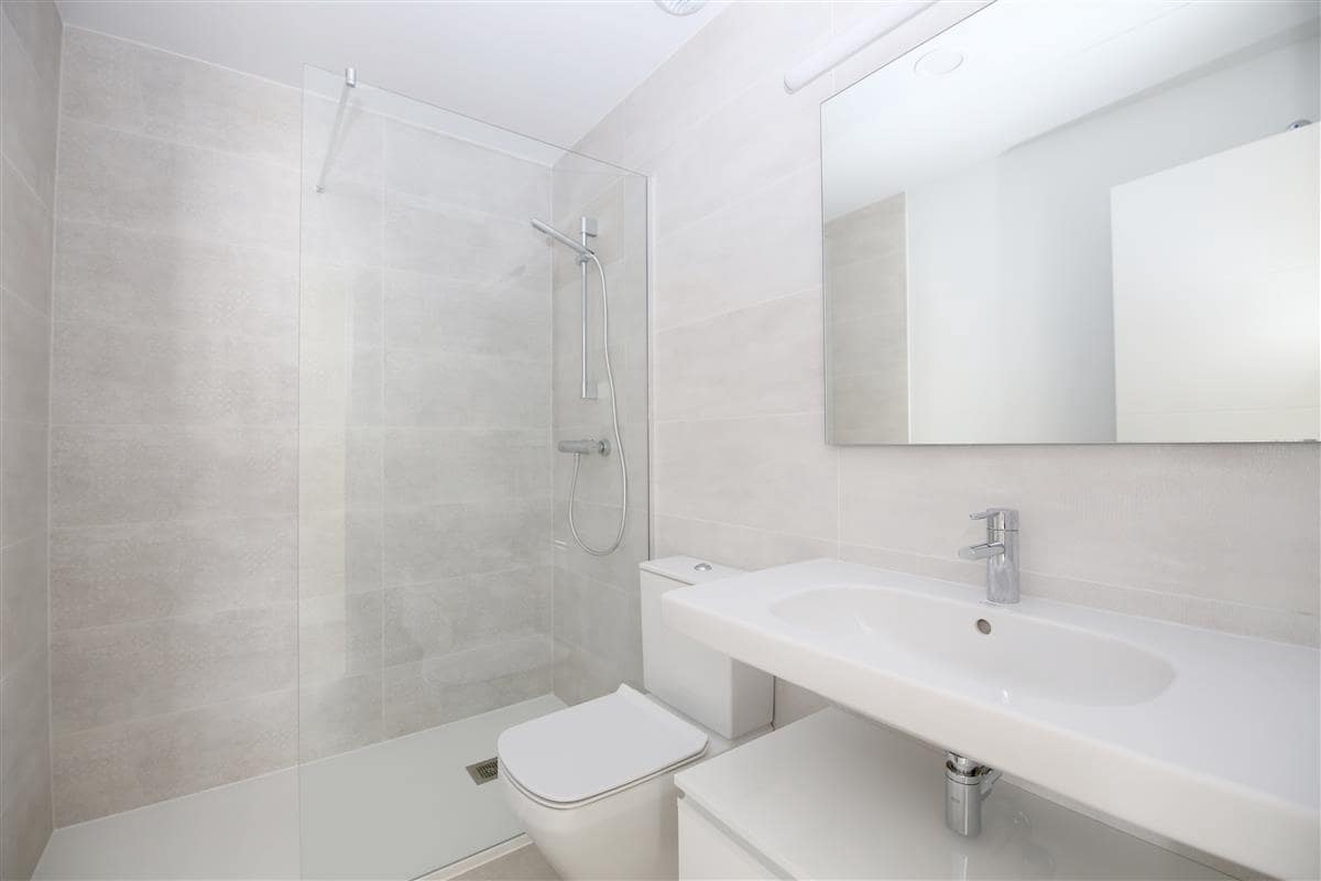 1 chambre Penthouse à vendre à Estepona avec piscine - 325 000 € (Ref: 9153008)