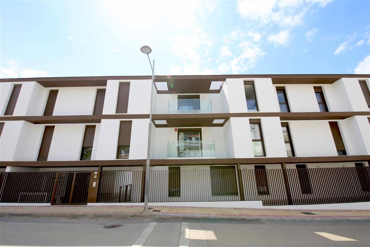 1 chambre Penthouse à vendre à Estepona avec piscine - 325 000 € (Ref: 9153008)