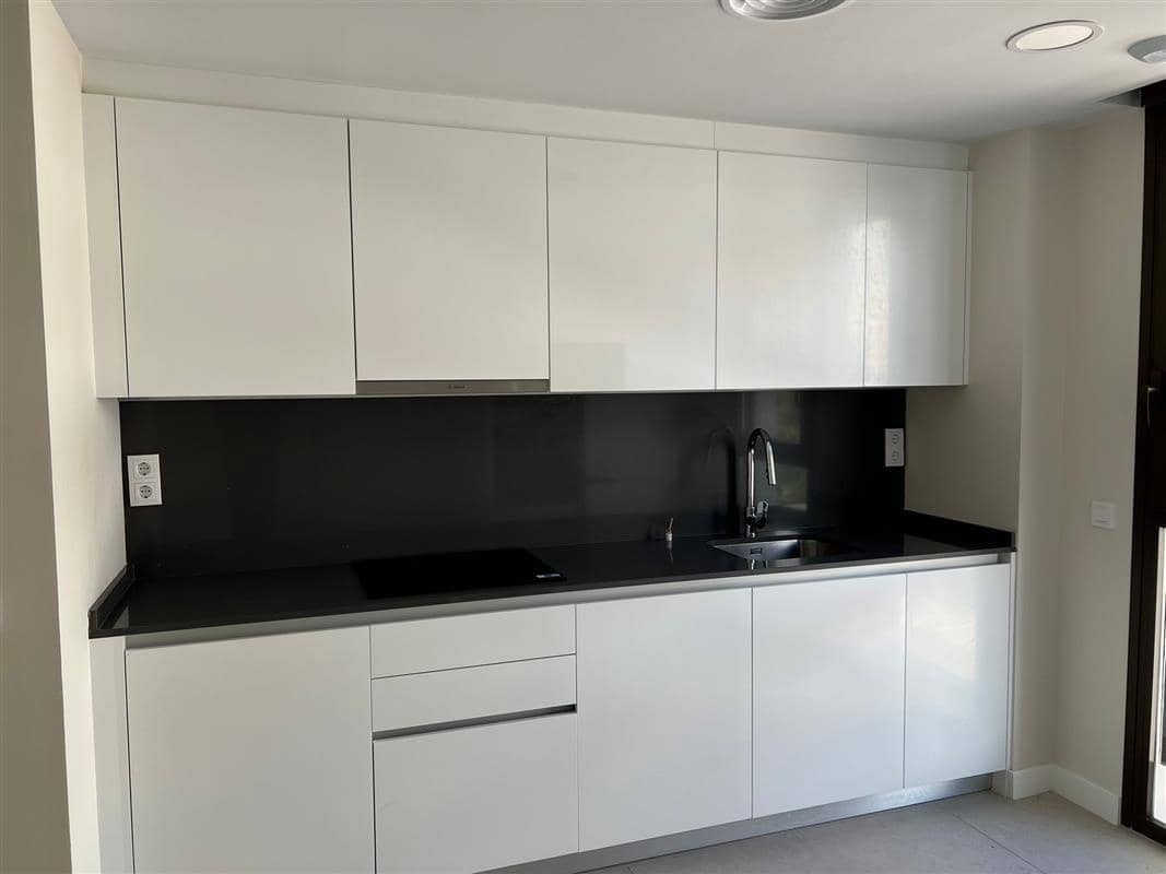 1 chambre Penthouse à vendre à Estepona avec piscine - 325 000 € (Ref: 9153008)