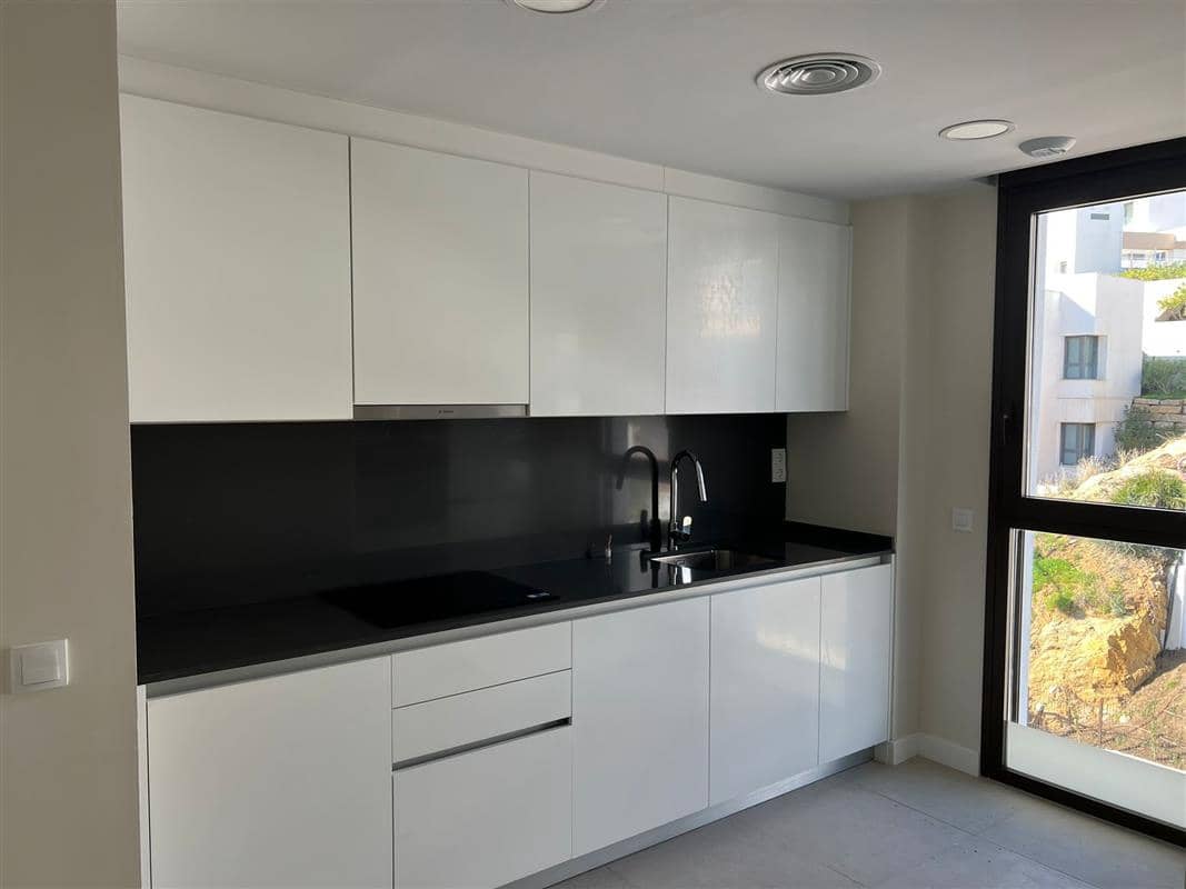 1 chambre Penthouse à vendre à Estepona avec piscine - 325 000 € (Ref: 9153008)