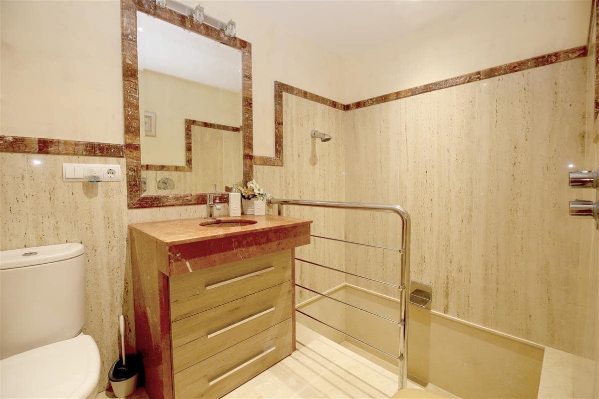 3 soveværelse Byhus til leje i Estepona med swimmingpool - € 3.000 (Ref: 9191587)