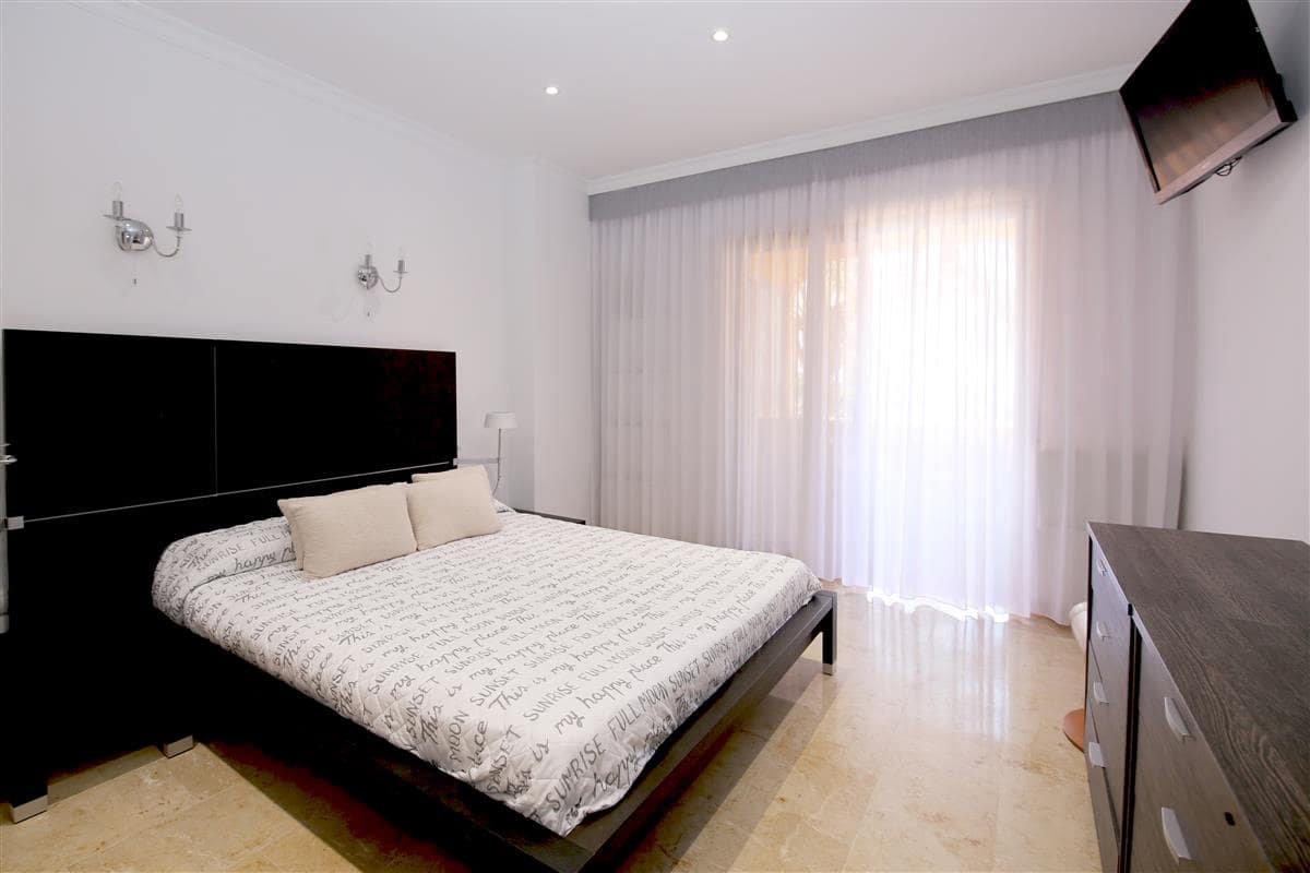 3 soveværelse Byhus til leje i Estepona med swimmingpool - € 3.000 (Ref: 9191587)