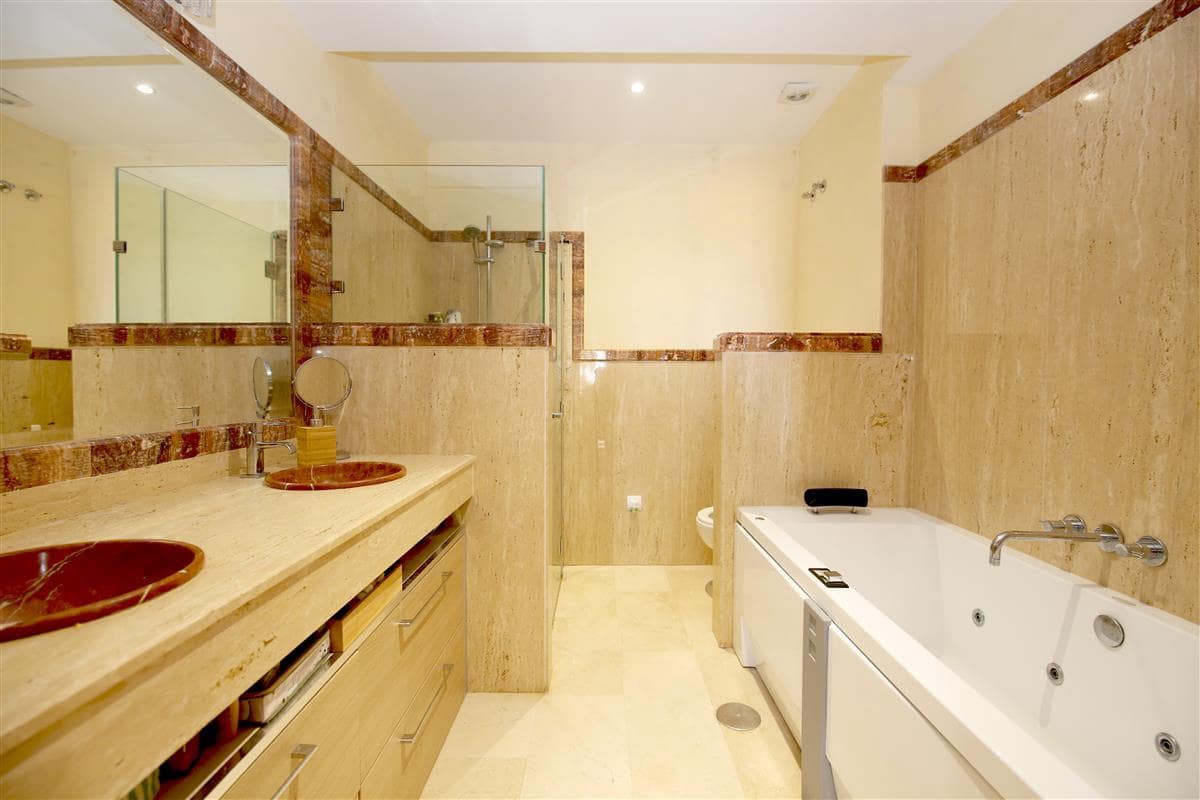 3 soveværelse Byhus til leje i Estepona med swimmingpool - € 3.000 (Ref: 9191587)