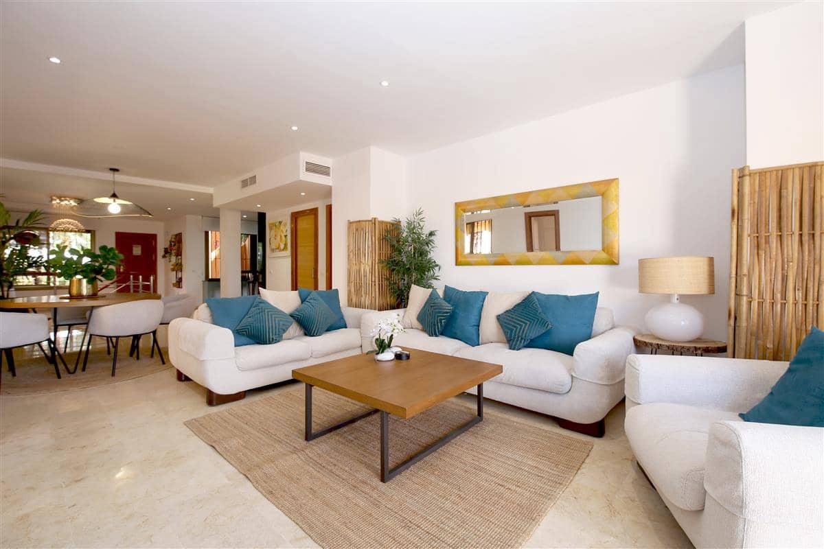 3 soveværelse Byhus til leje i Estepona med swimmingpool - € 3.000 (Ref: 9191587)