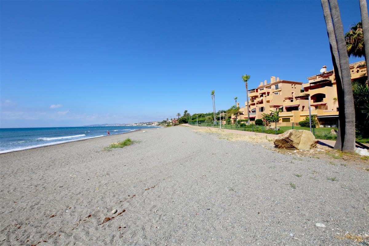 3 soveværelse Byhus til leje i Estepona med swimmingpool - € 3.000 (Ref: 9191587)