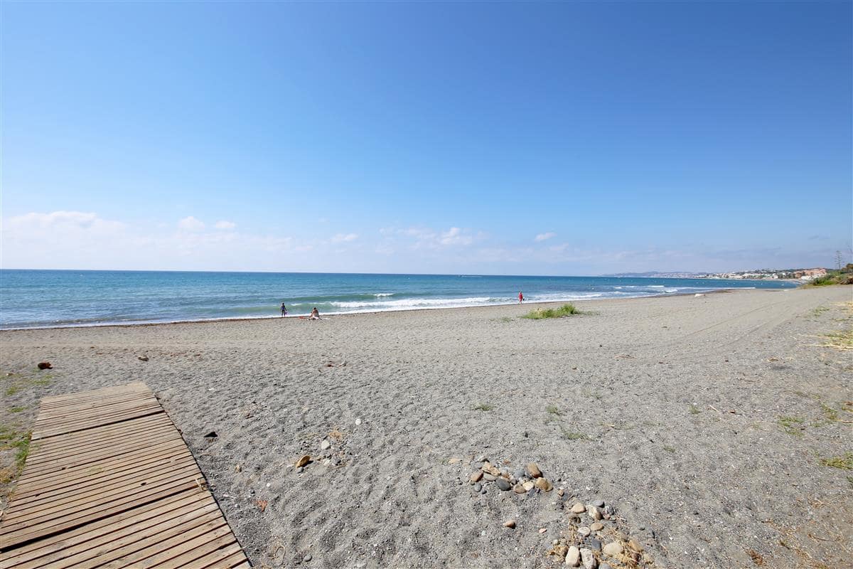 3 soveværelse Byhus til leje i Estepona med swimmingpool - € 3.000 (Ref: 9191587)