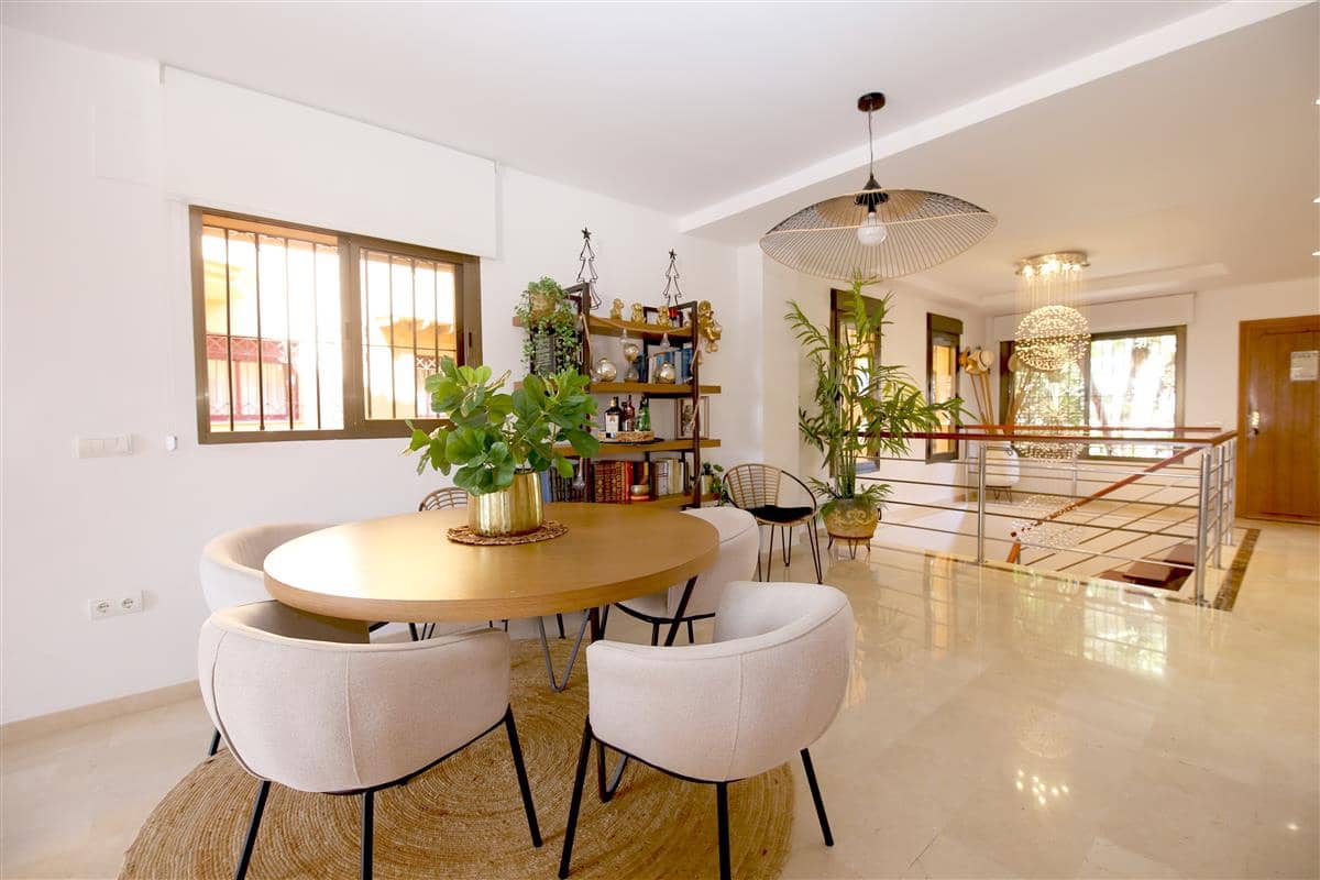 3 soveværelse Byhus til leje i Estepona med swimmingpool - € 3.000 (Ref: 9191587)