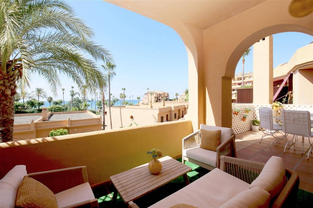 3 soveværelse Byhus til leje i Estepona med swimmingpool - € 3.000 (Ref: 9191587)