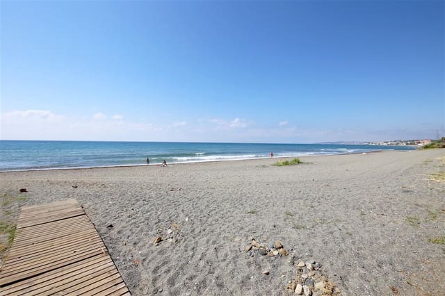 3 sypialnia Dom do wynajęcia w Estepona z basenem - 3 000 € (Ref: 9191587)