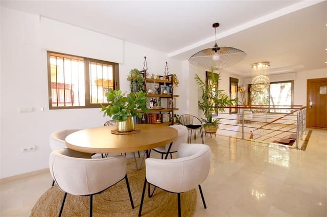 3 sypialnia Dom do wynajęcia w Estepona z basenem - 3 000 € (Ref: 9191587)