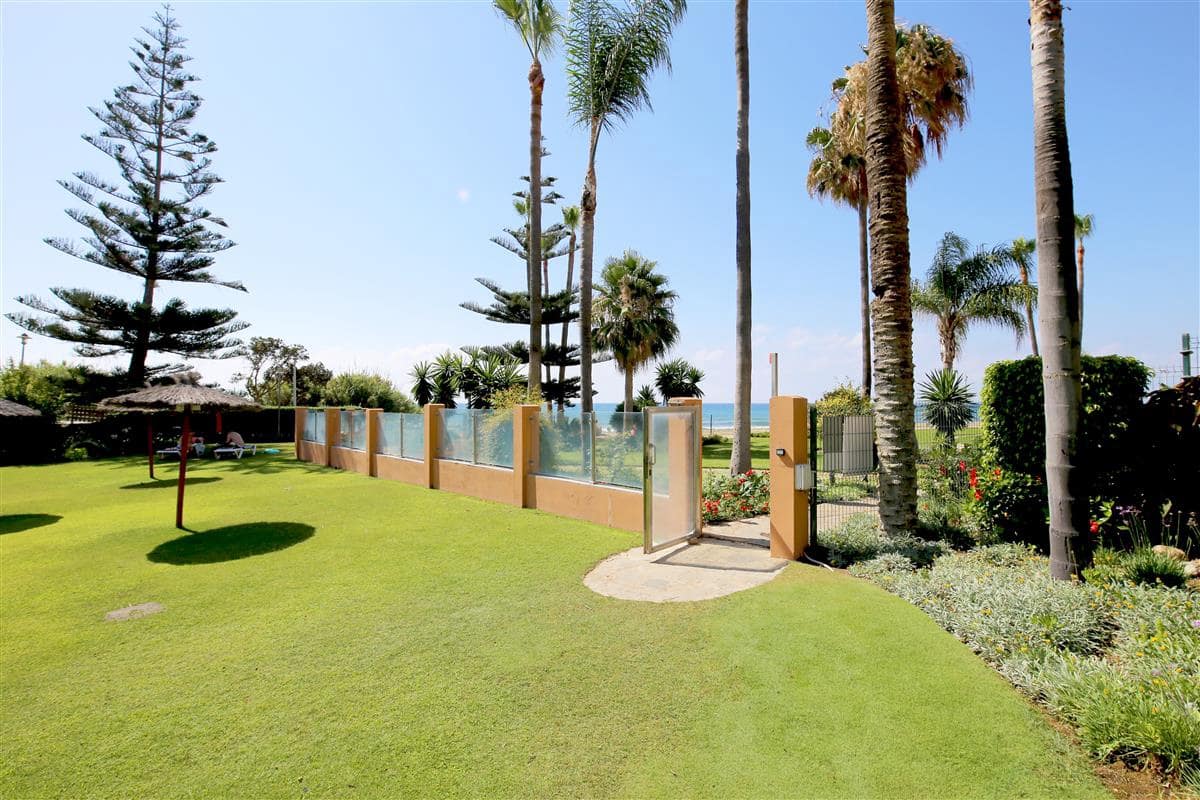 3 soveværelse Byhus til leje i Estepona med swimmingpool - € 3.000 (Ref: 9191587)