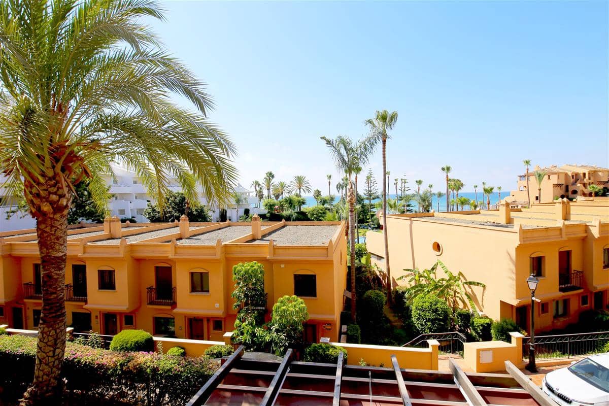 3 soveværelse Byhus til leje i Estepona med swimmingpool - € 3.000 (Ref: 9191587)