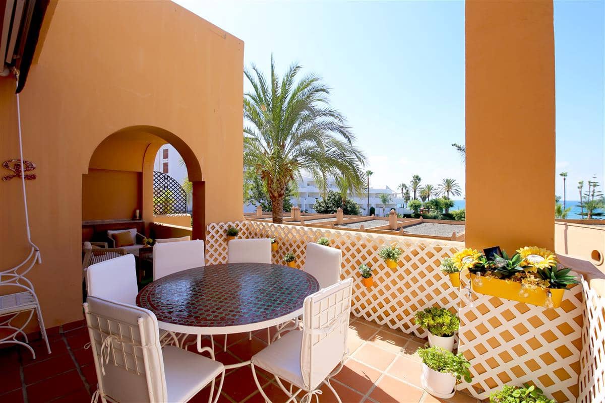 3 soveværelse Byhus til leje i Estepona med swimmingpool - € 3.000 (Ref: 9191587)