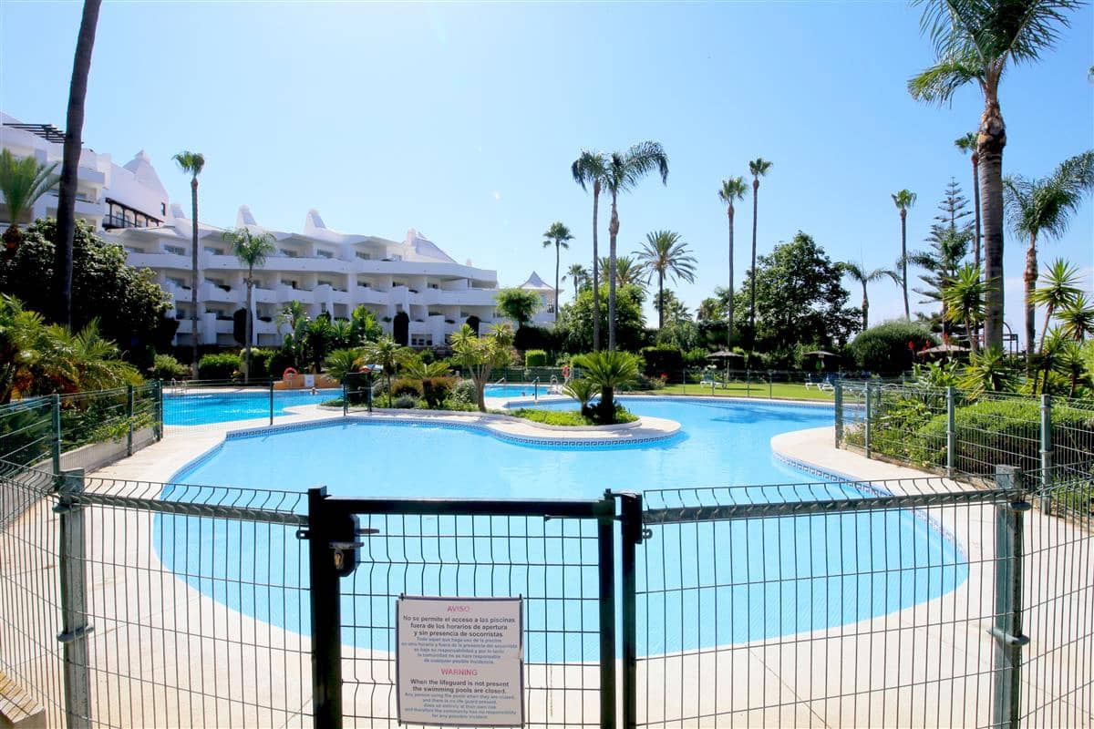 3 soveværelse Byhus til leje i Estepona med swimmingpool - € 3.000 (Ref: 9191587)