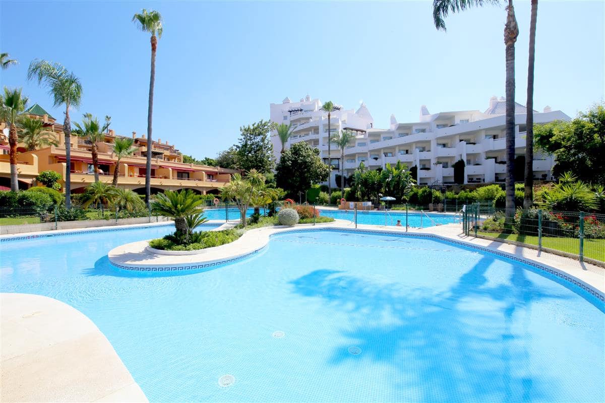 3 soveværelse Byhus til leje i Estepona med swimmingpool - € 3.000 (Ref: 9191587)