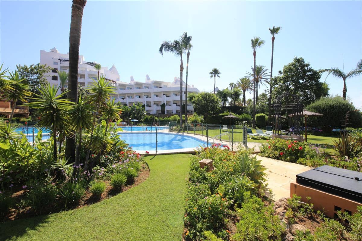 3 soveværelse Byhus til leje i Estepona med swimmingpool - € 3.000 (Ref: 9191587)