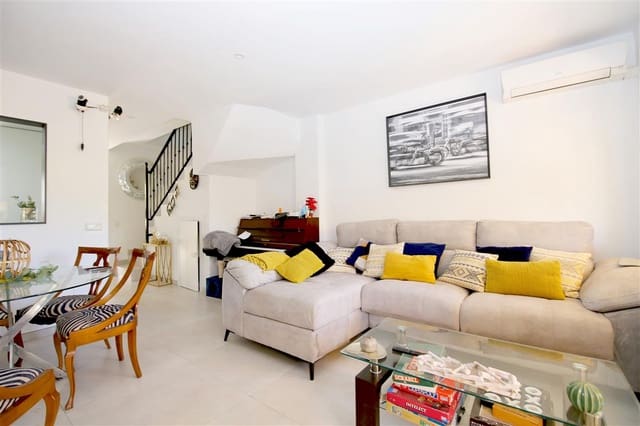 3 bedroom Townhouse for sale in Estepona with pool - € 365,000 (Ref: 9343574)