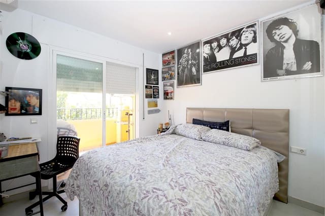 3 bedroom Townhouse for sale in Estepona with pool - € 365,000 (Ref: 9343574)