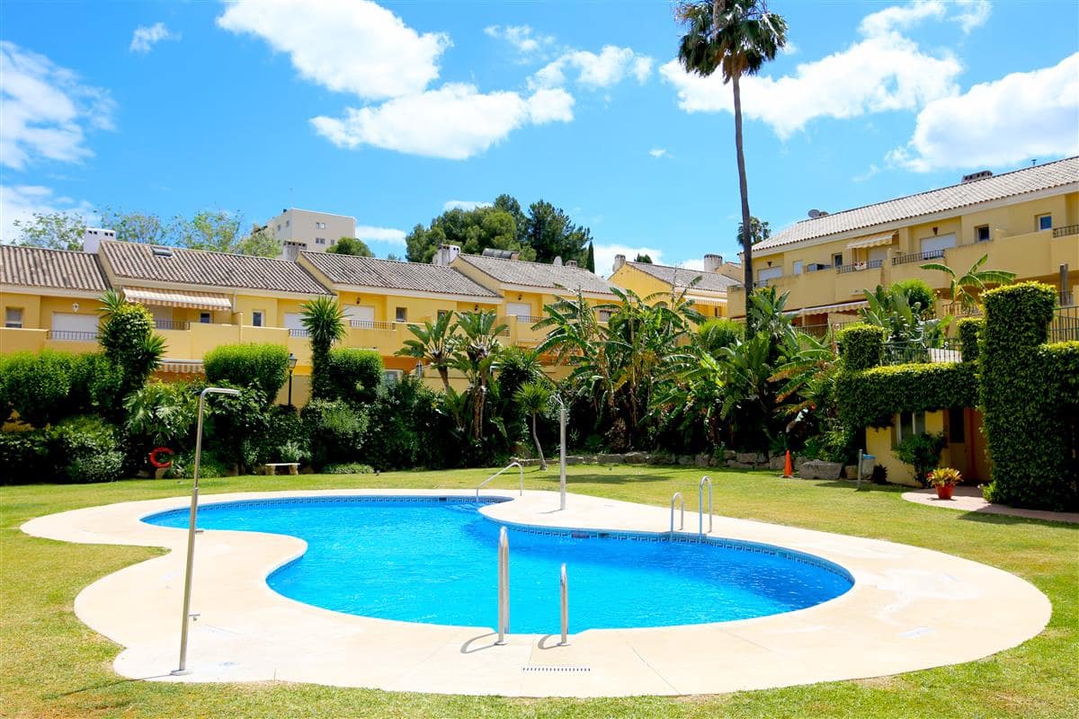 3 slaapkamer Huis te koop in Estepona met zwembad - € 365.000 (Ref: 9343574)