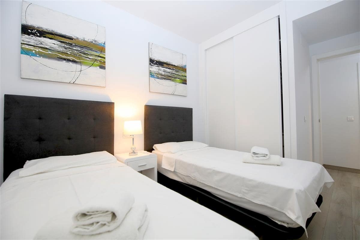 2 soverom Leilighet til salgs i Estepona med svømmebasseng garasje - € 380 000 (Ref: 9547080)