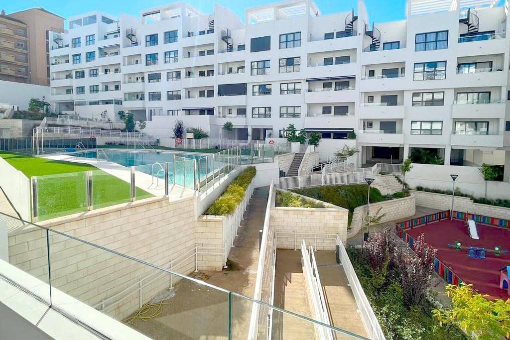 2 soverom Leilighet til salgs i Estepona med svømmebasseng garasje - € 380 000 (Ref: 9547080)
