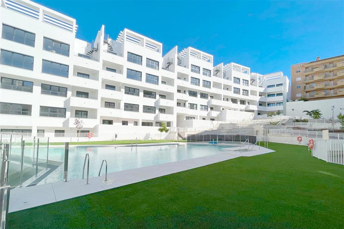 2 soverom Leilighet til salgs i Estepona med svømmebasseng garasje - € 380 000 (Ref: 9547080)