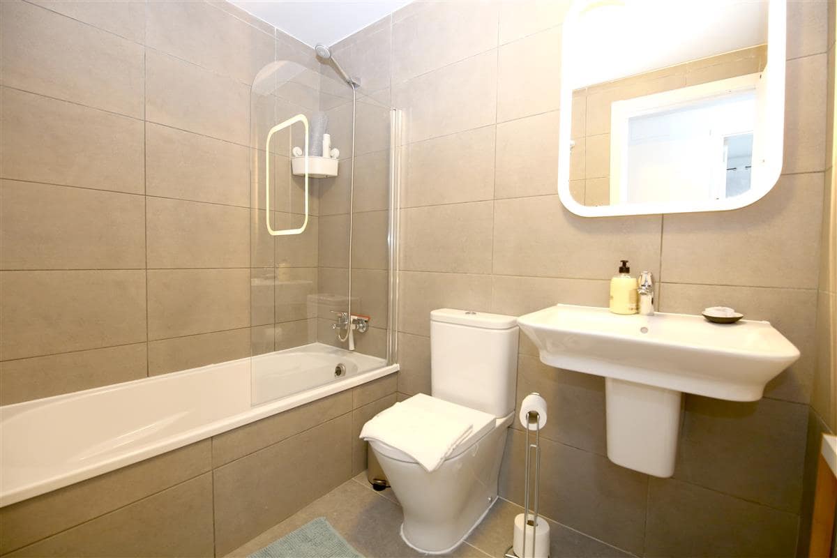 2 soverom Leilighet til salgs i Estepona med svømmebasseng garasje - € 380 000 (Ref: 9547080)