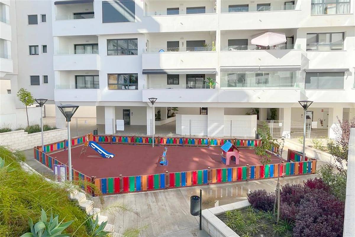 2 soverom Leilighet til salgs i Estepona med svømmebasseng garasje - € 380 000 (Ref: 9547080)