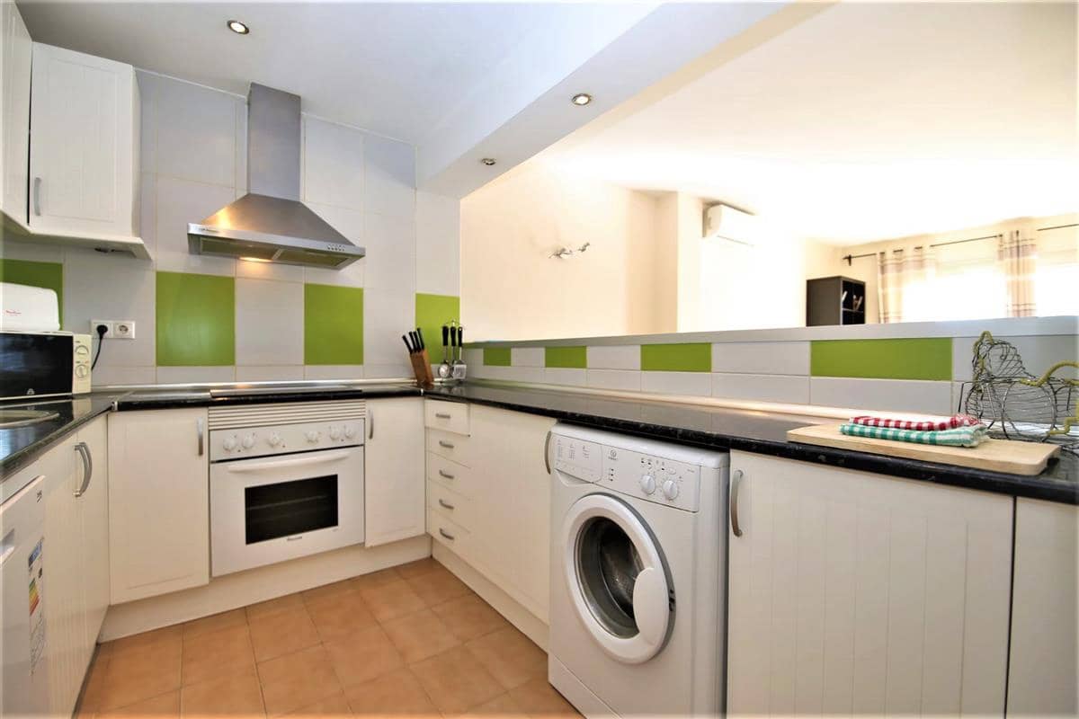 2 makuuhuone Asunto myytävänä paikassa Estepona mukana uima-altaan - 449 000 € (Ref: 9716595)