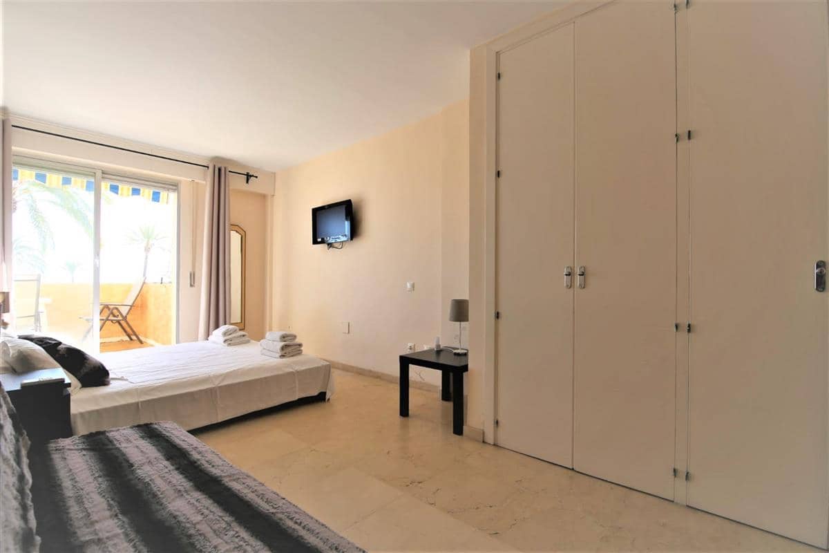 2 makuuhuone Asunto myytävänä paikassa Estepona mukana uima-altaan - 449 000 € (Ref: 9716595)