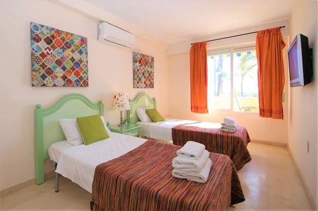 2 quarto Apartamento para venda em Estepona com piscina - 449 000 € (Ref: 9716595)