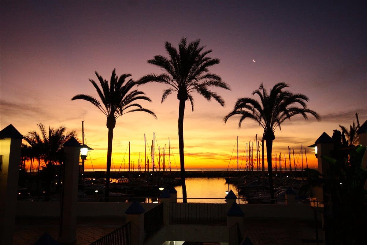 2 makuuhuone Asunto myytävänä paikassa Estepona mukana uima-altaan - 449 000 € (Ref: 9716595)