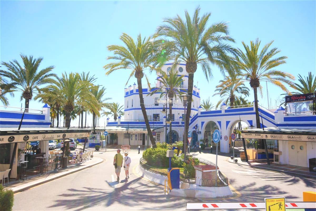 2 makuuhuone Asunto myytävänä paikassa Estepona mukana uima-altaan - 449 000 € (Ref: 9716595)