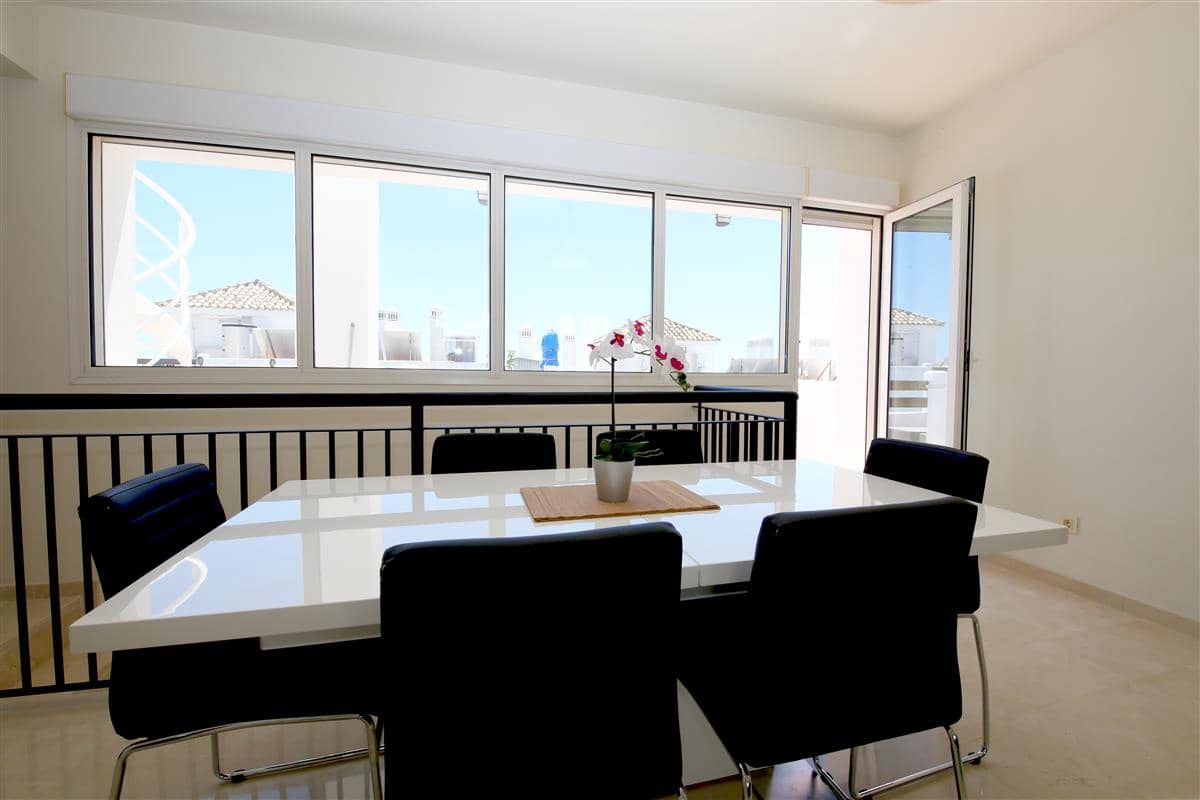 2 soverom Penthouse til salgs i Estepona med svømmebasseng garasje - € 299 950 (Ref: 9848056)
