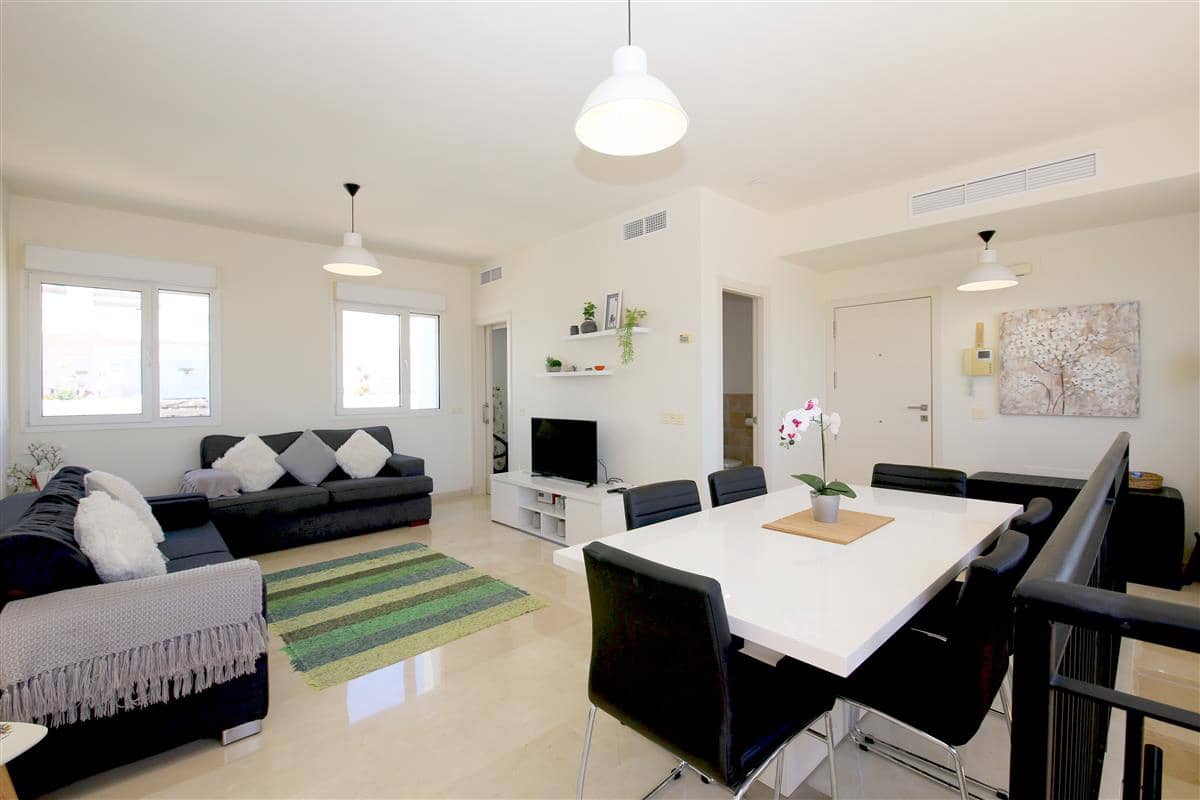 2 soverom Penthouse til salgs i Estepona med svømmebasseng garasje - € 299 950 (Ref: 9848056)