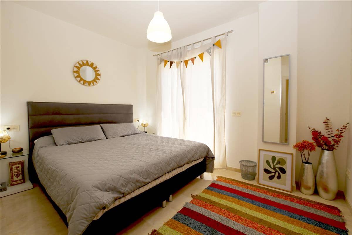 2 soverom Penthouse til salgs i Estepona med svømmebasseng garasje - € 299 950 (Ref: 9848056)
