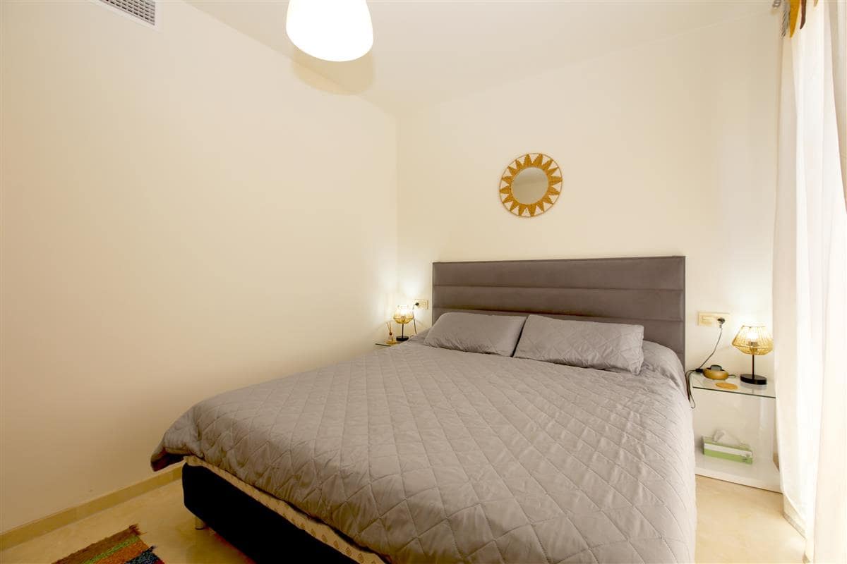 2 soverom Penthouse til salgs i Estepona med svømmebasseng garasje - € 299 950 (Ref: 9848056)