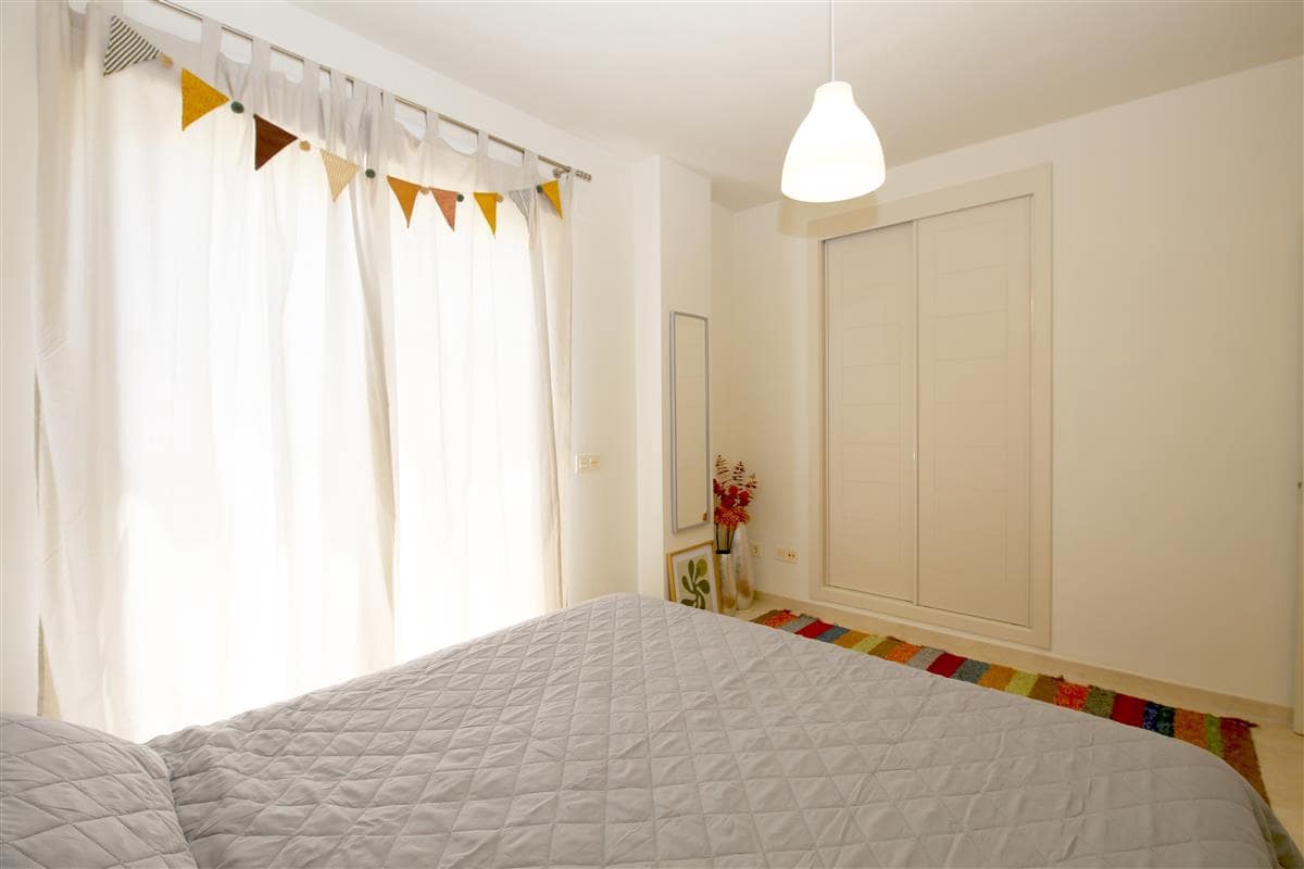 2 soverom Penthouse til salgs i Estepona med svømmebasseng garasje - € 299 950 (Ref: 9848056)