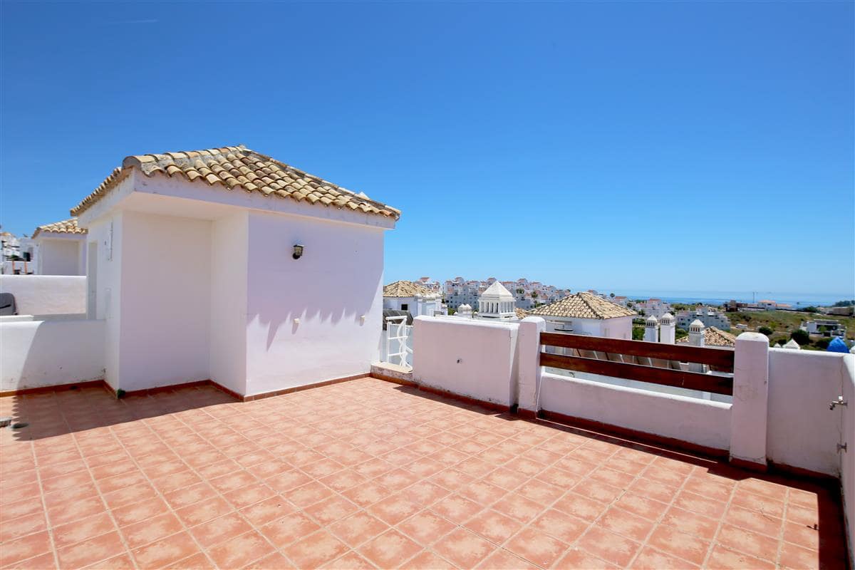 2 soverom Penthouse til salgs i Estepona med svømmebasseng garasje - € 299 950 (Ref: 9848056)