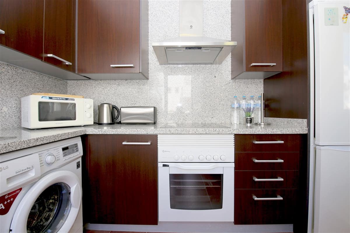 2 soverom Penthouse til salgs i Estepona med svømmebasseng garasje - € 299 950 (Ref: 9848056)