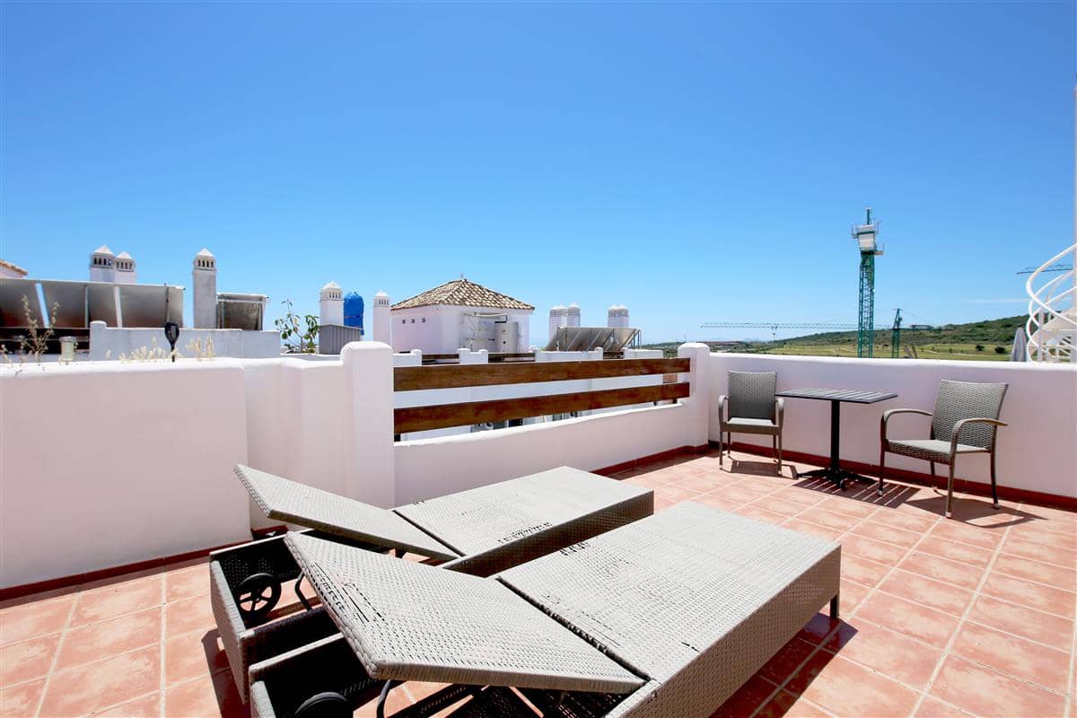 2 soverom Penthouse til salgs i Estepona med svømmebasseng garasje - € 299 950 (Ref: 9848056)