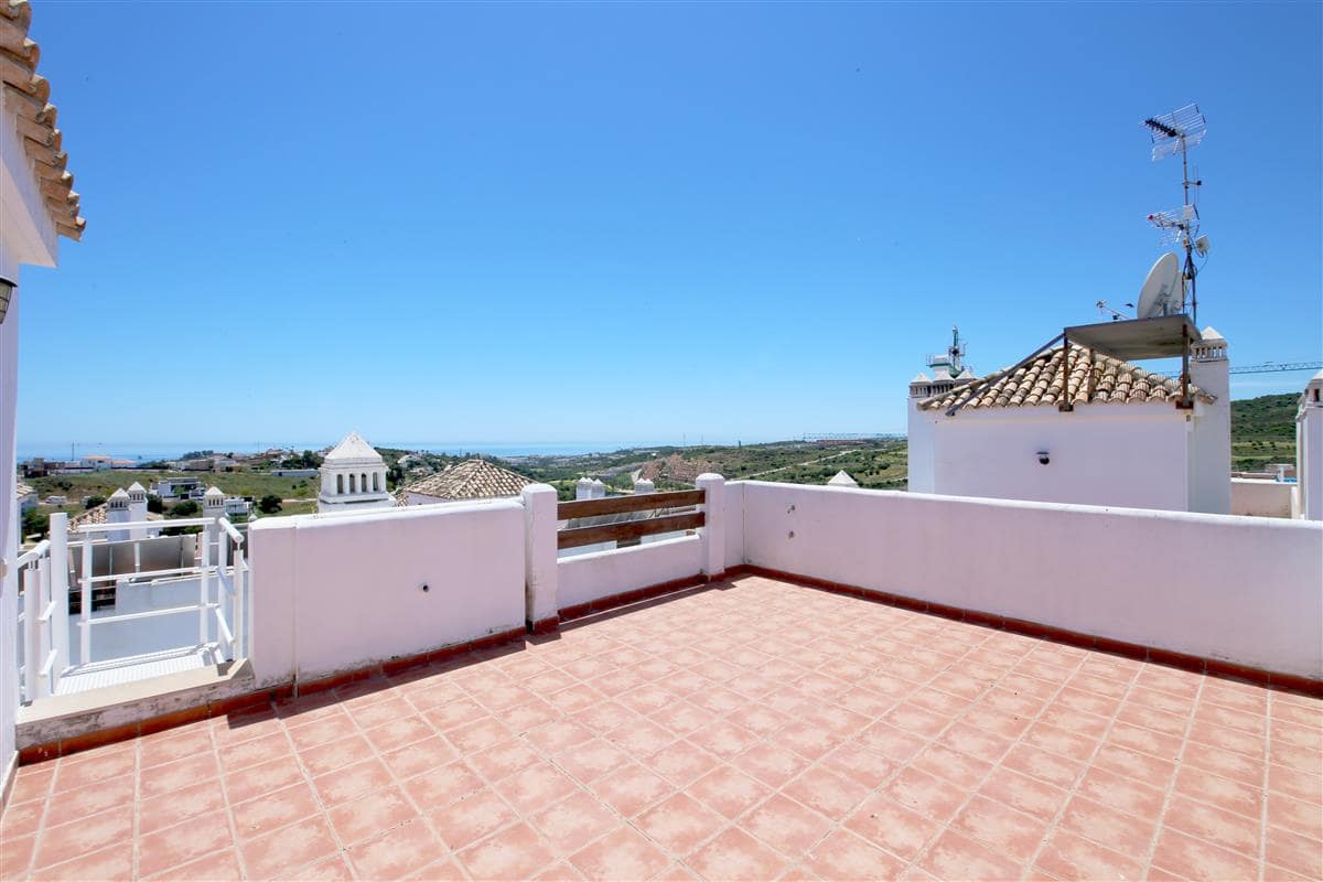 2 soverom Penthouse til salgs i Estepona med svømmebasseng garasje - € 299 950 (Ref: 9848056)