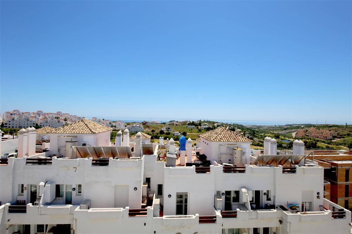 2 soverom Penthouse til salgs i Estepona med svømmebasseng garasje - € 299 950 (Ref: 9848056)