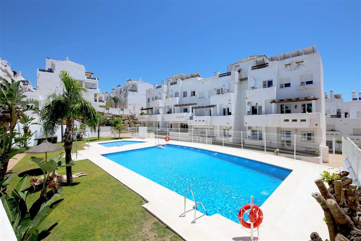 2 soverom Penthouse til salgs i Estepona med svømmebasseng garasje - € 299 950 (Ref: 9848056)