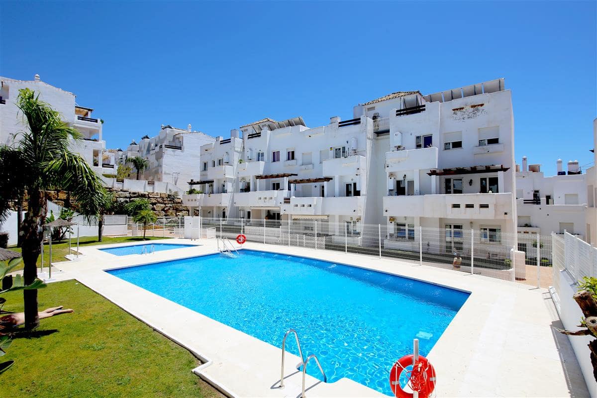 2 soverom Penthouse til salgs i Estepona med svømmebasseng garasje - € 299 950 (Ref: 9848056)
