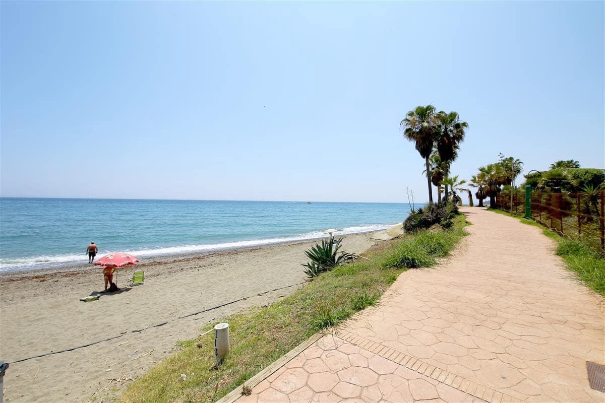 1 makuuhuone Asunto myytävänä paikassa Estepona - 215 000 € (Ref: 9909020)