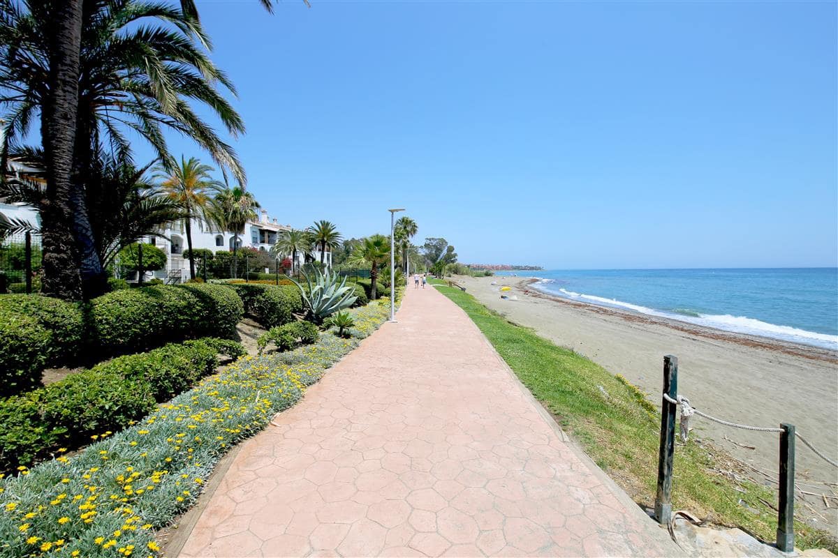 1 makuuhuone Asunto myytävänä paikassa Estepona - 215 000 € (Ref: 9909020)