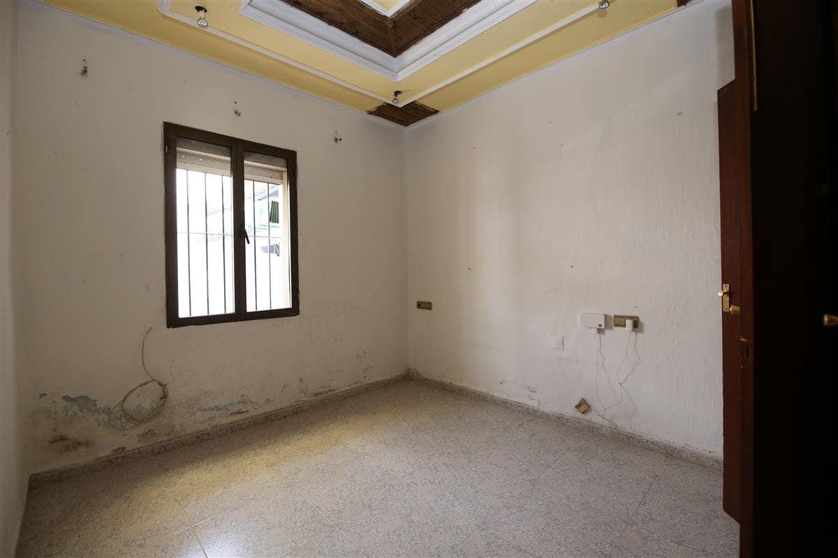 9 slaapkamer Huis te koop in Estepona met garage - € 690.000 (Ref: 9922819)