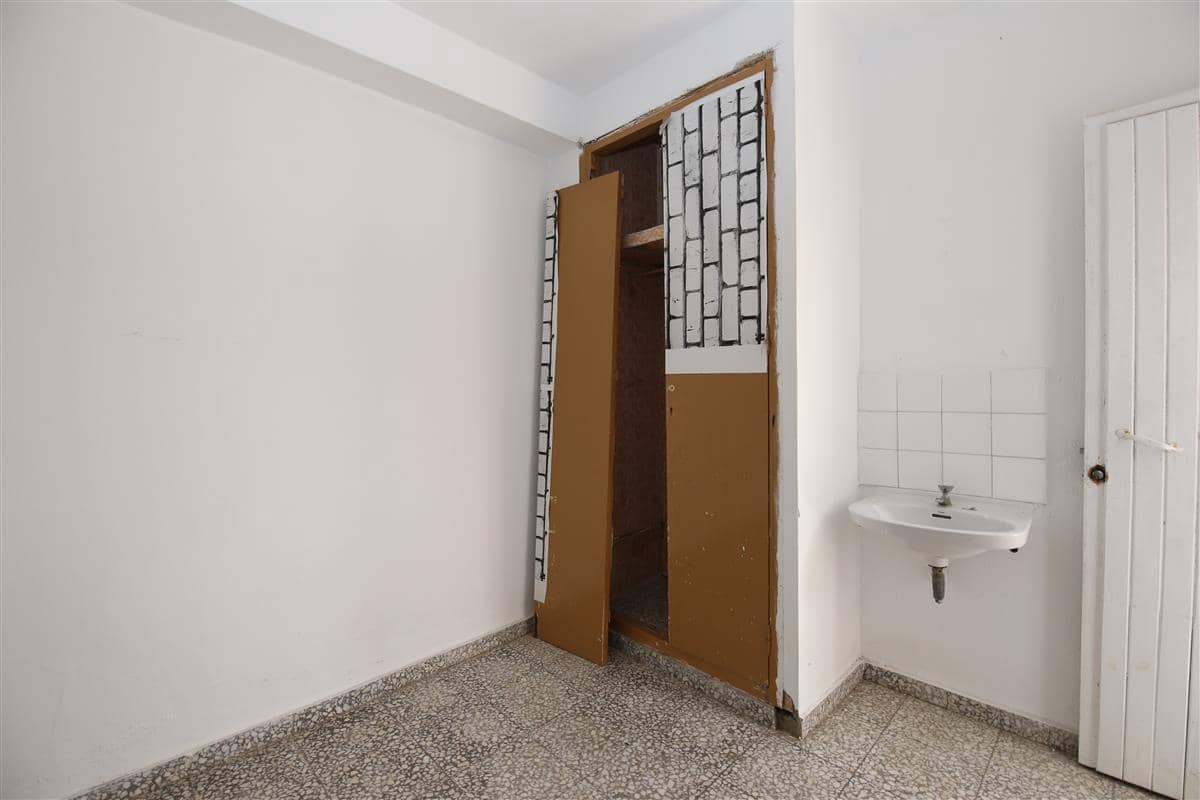 9 slaapkamer Huis te koop in Estepona met garage - € 690.000 (Ref: 9922819)