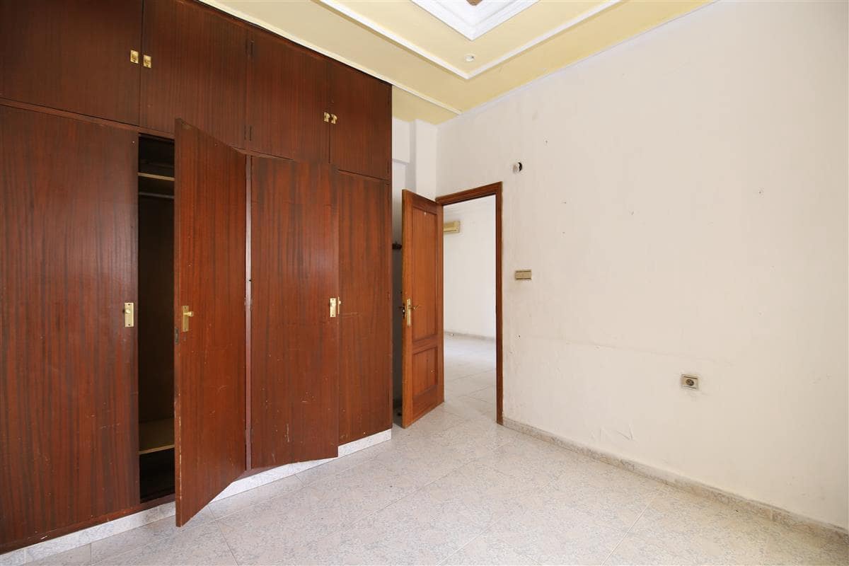 9 slaapkamer Huis te koop in Estepona met garage - € 690.000 (Ref: 9922819)
